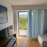 Eros Ibenik 度假居